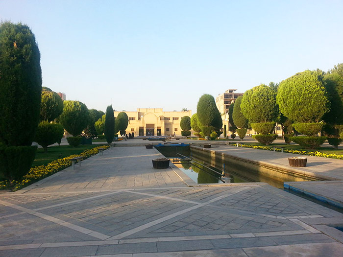 باغ غدیر اصفهان