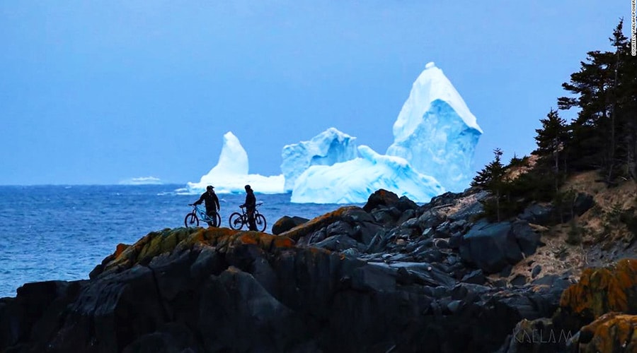 به گل نشستن کوه عظیم یخی در کانادا